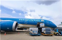 Gần 30 tấn hàng cứu trợ đến vùng bão lũ miền Bắc đã được Vietnam Airlines vận chuyển 